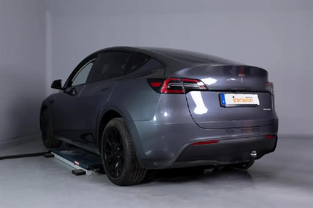 Ťažné zariadenie Tesla Model Y 2021- , vertikální, Aragon