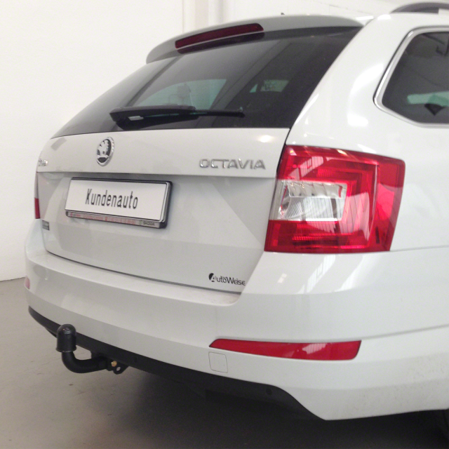 Ťažné zariadenie Škoda Octavia 2013-2020 (III) kombi, pevné, AUTO-HAK