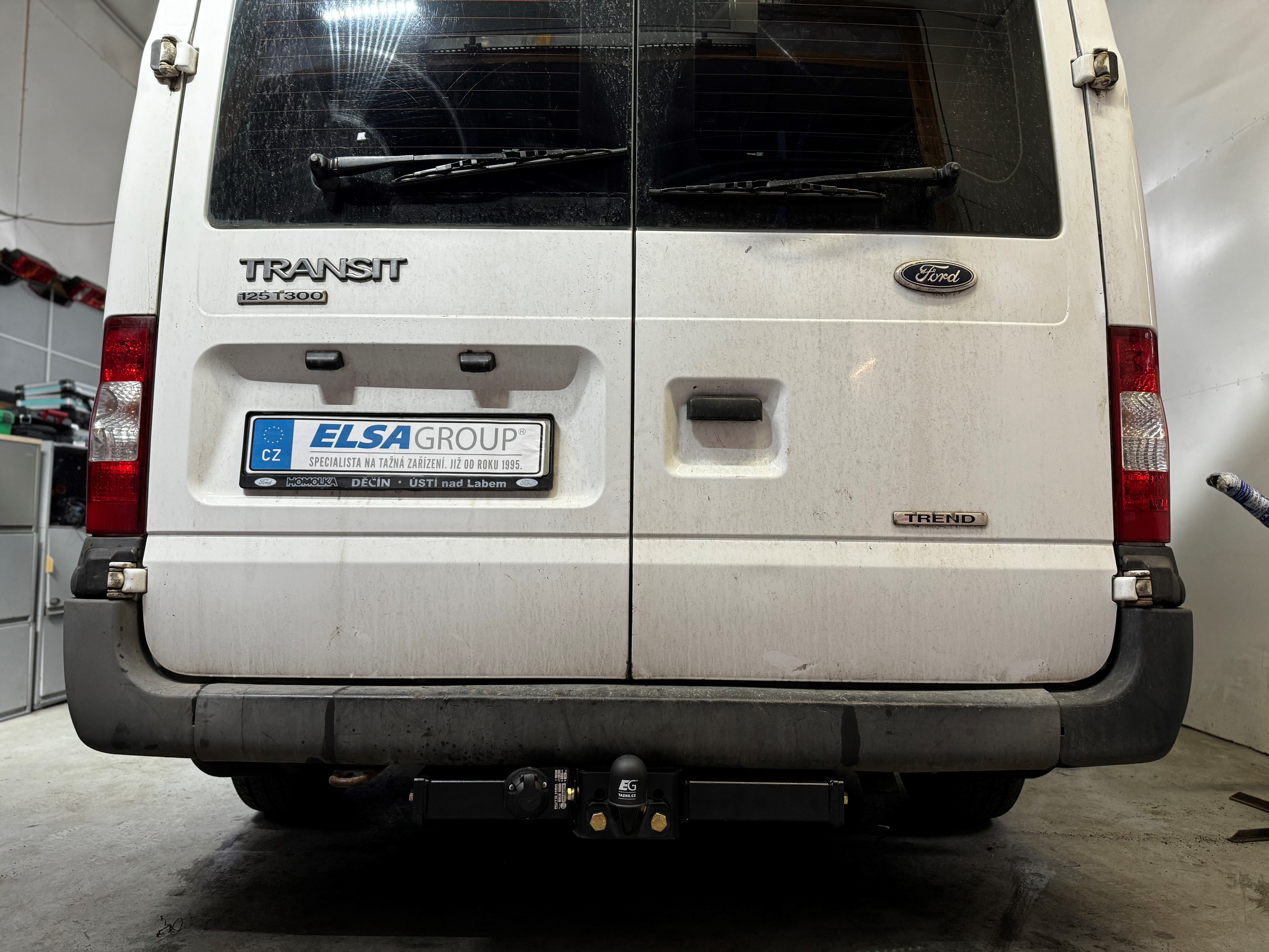 Ťažné zariadenie Ford Transit skříň 2000-2013, příruba 4š, AUTO-HAK