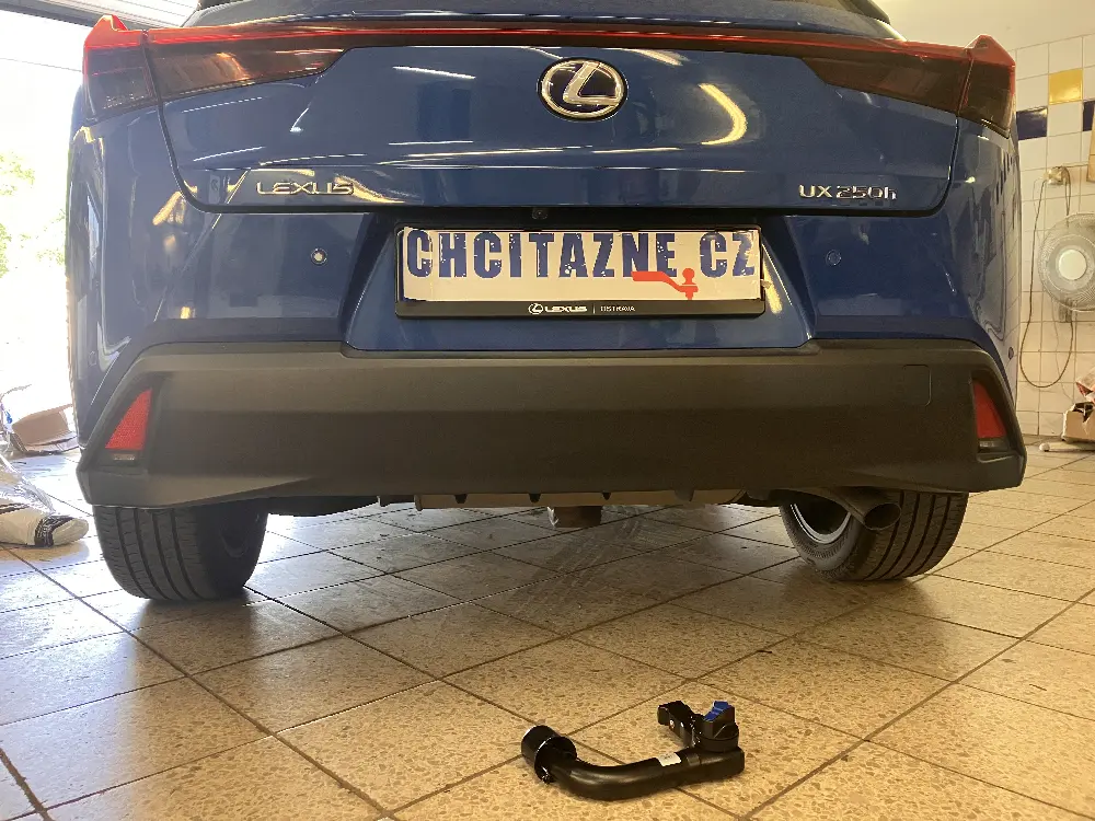 Ťažné zariadenie Lexus UX 2018- , vertikálny, AUTO-HAK
