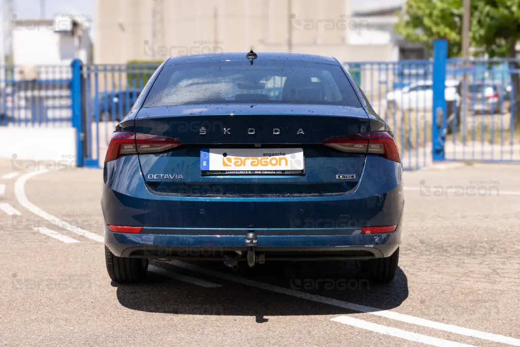 Ťažné zariadenie Škoda Octavia sedan 2024- (IV facelift), vertikálny, Aragon