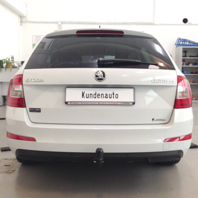 Ťažné zariadenie Škoda Octavia 2013-2020 (III) kombi, pevné, AUTO-HAK