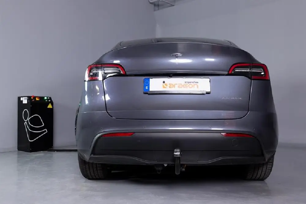 Ťažné zariadenie Tesla Model Y 2021- , vertikální, Aragon