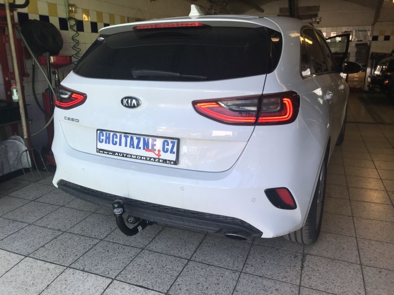 Ťažné zariadenie Kia Ceed HB 5dv. 2018/07- (CD), vertikální, AUTO-HAK